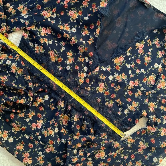 Dynamite Long Sleeved  Floral Blouse - Picture 7 of 7